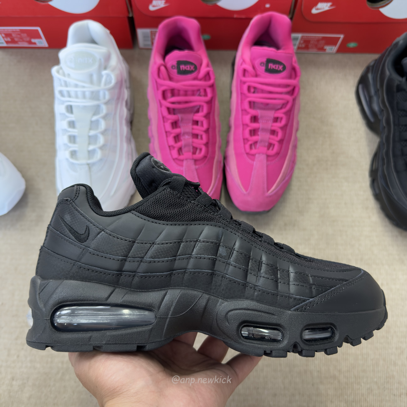 Nike Air Max 95 Og Big Bubble Black Anthracite Triple White Fireberry (2) - www.newkick.org Nike Air Max 95 Og Big Bubble Black Anthracite Triple White Fireberry (2) - www.newkick.org