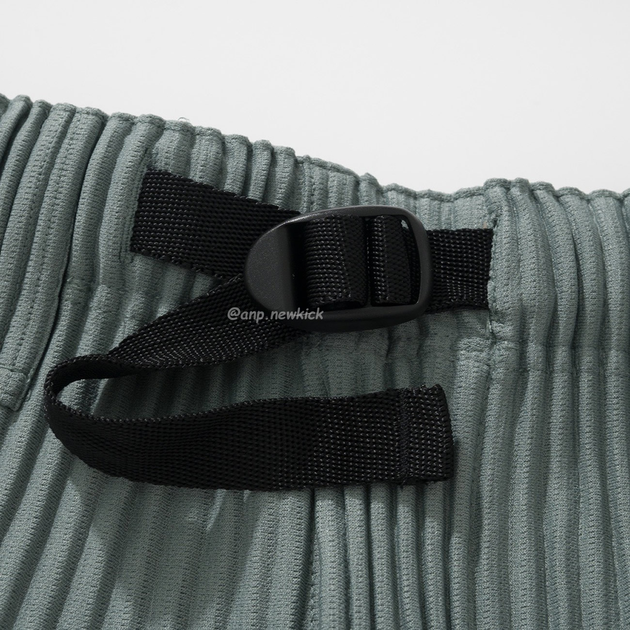 Homme Plissé Issey Miyake Flip Shorts Black Green (15) - www.newkick.org Homme Plissé Issey Miyake Flip Shorts Black Green (15) - www.newkick.org