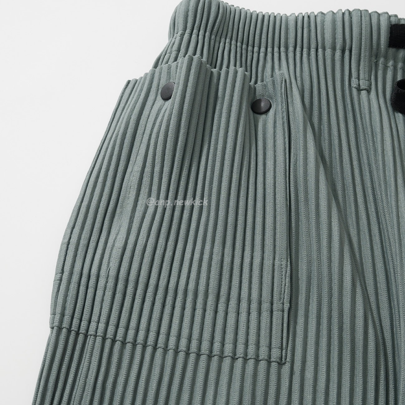 Homme Plissé Issey Miyake Flip Shorts Black Green (16) - www.newkick.org Homme Plissé Issey Miyake Flip Shorts Black Green (16) - www.newkick.org