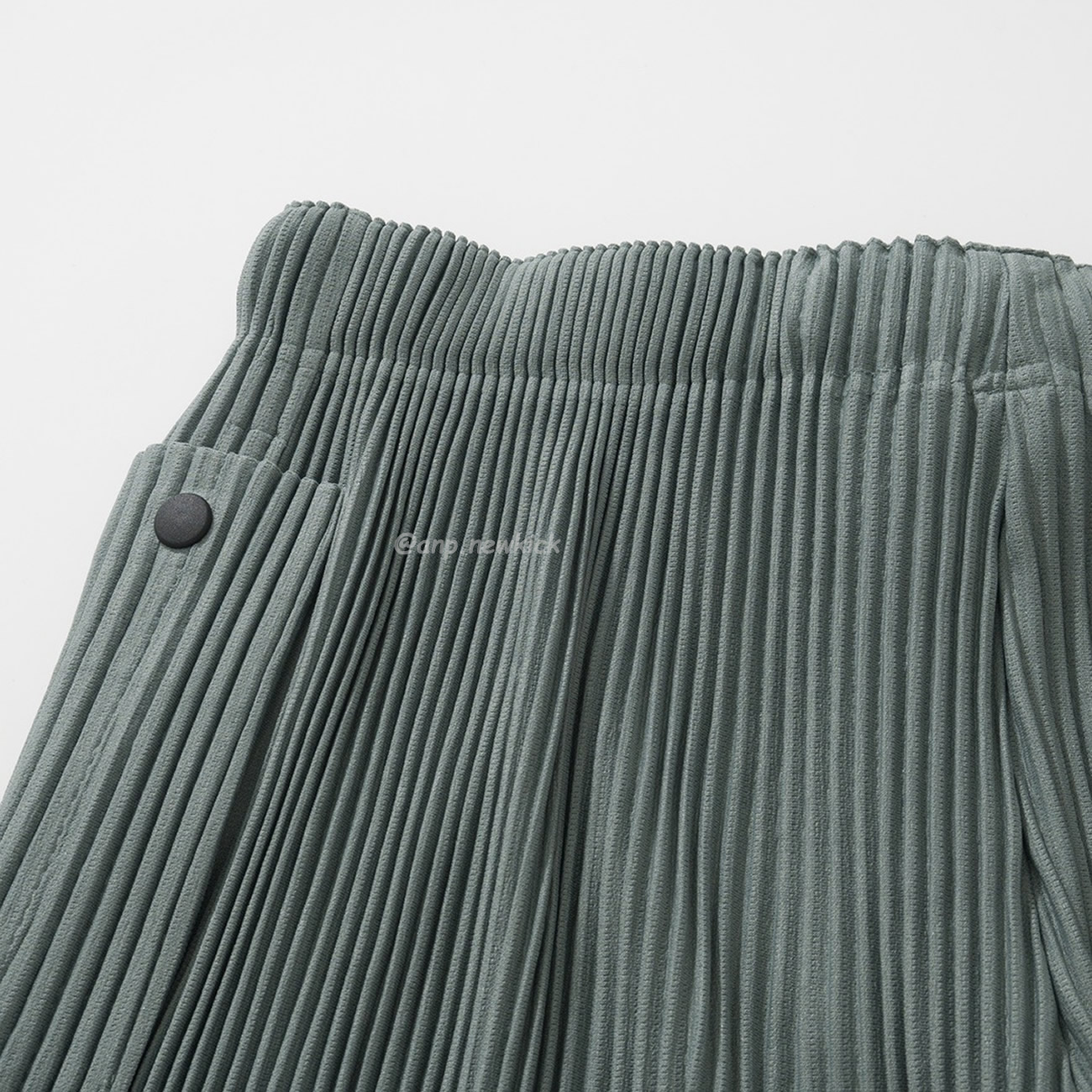 Homme Plissé Issey Miyake Flip Shorts Black Green (17) - www.newkick.org Homme Plissé Issey Miyake Flip Shorts Black Green (17) - www.newkick.org