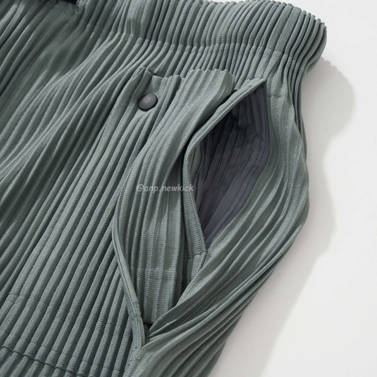 Homme Plissé Issey Miyake Flip Shorts Black Green (9) - www.newkick.org Homme Plissé Issey Miyake Flip Shorts Black Green (9) - www.newkick.org
