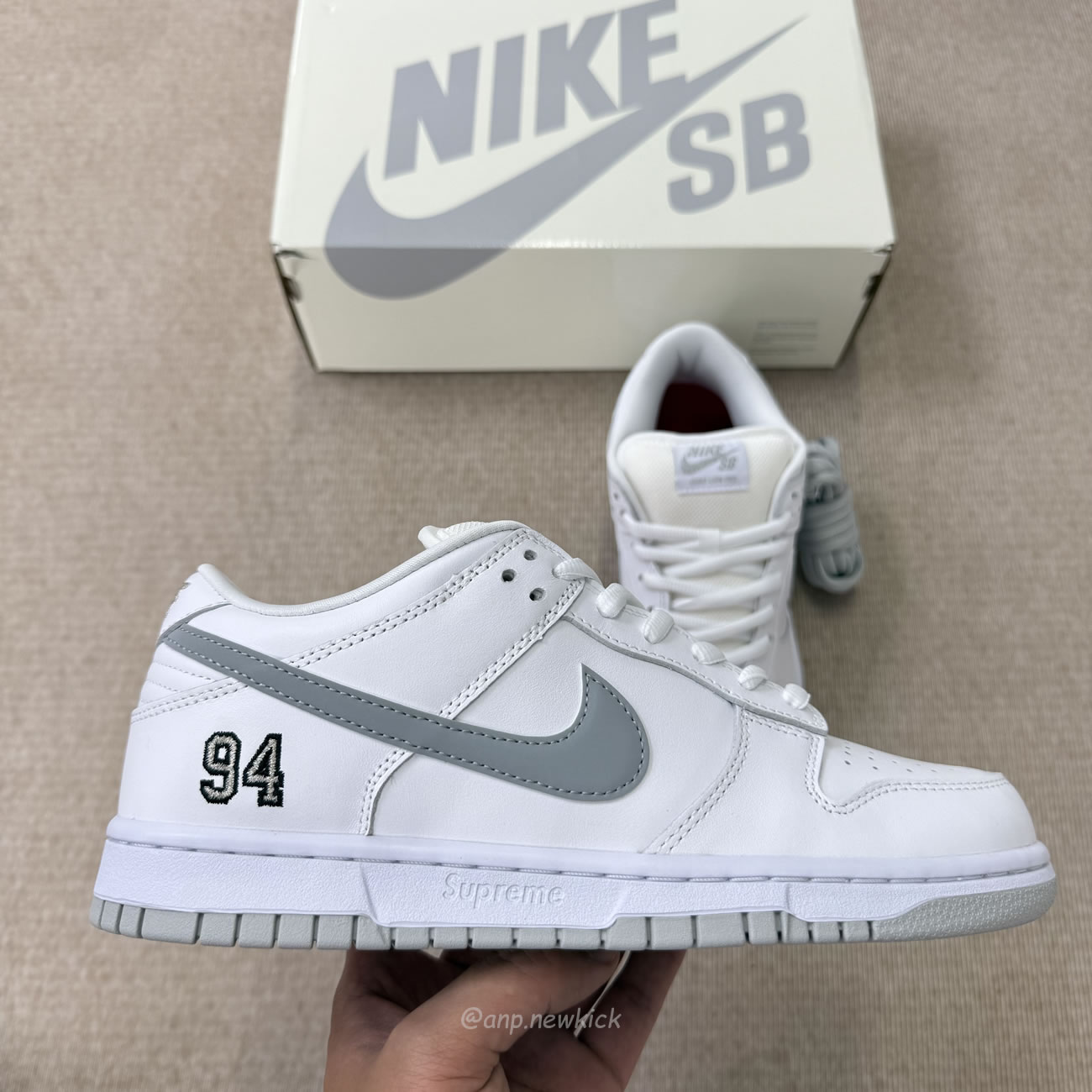 Nike Sb Dunk Low Supreme 94 White Metallic Silver Hq8487 100 (7) - www.newkick.org Nike Sb Dunk Low Supreme 94 White Metallic Silver Hq8487 100 (7) - www.newkick.org