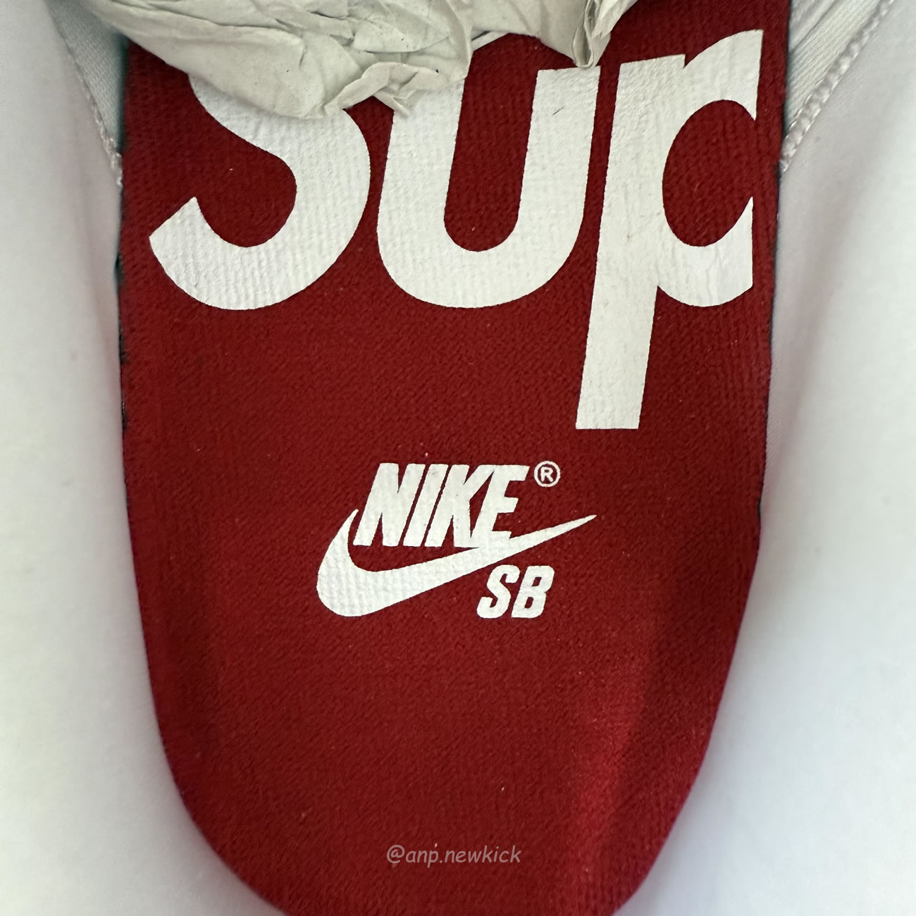 Nike Sb Dunk Low Supreme 94 White Metallic Silver Hq8487 100 (8) - www.newkick.org Nike Sb Dunk Low Supreme 94 White Metallic Silver Hq8487 100 (8) - www.newkick.org