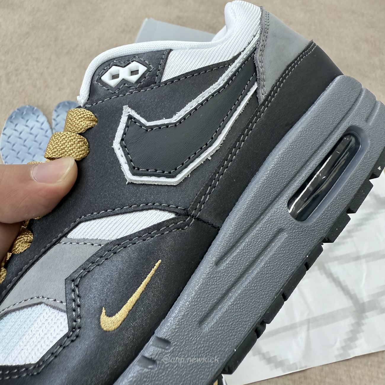 Nike Air Max 1 Swoosh Low Poly Big Head Mode Ib9898 001 (10) - www.newkick.org Nike Air Max 1 Swoosh Low Poly Big Head Mode Ib9898 001 (10) - www.newkick.org