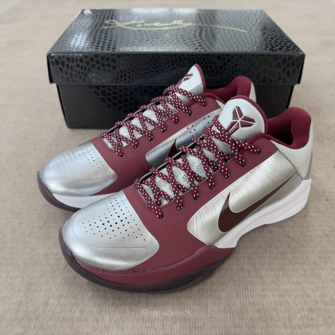 Nike Kobe 5 Protro Metallic Silver And Team Red Im0557 001 (10) - www.newkick.org Nike Kobe 5 Protro Metallic Silver And Team Red Im0557 001 (10) - www.newkick.org