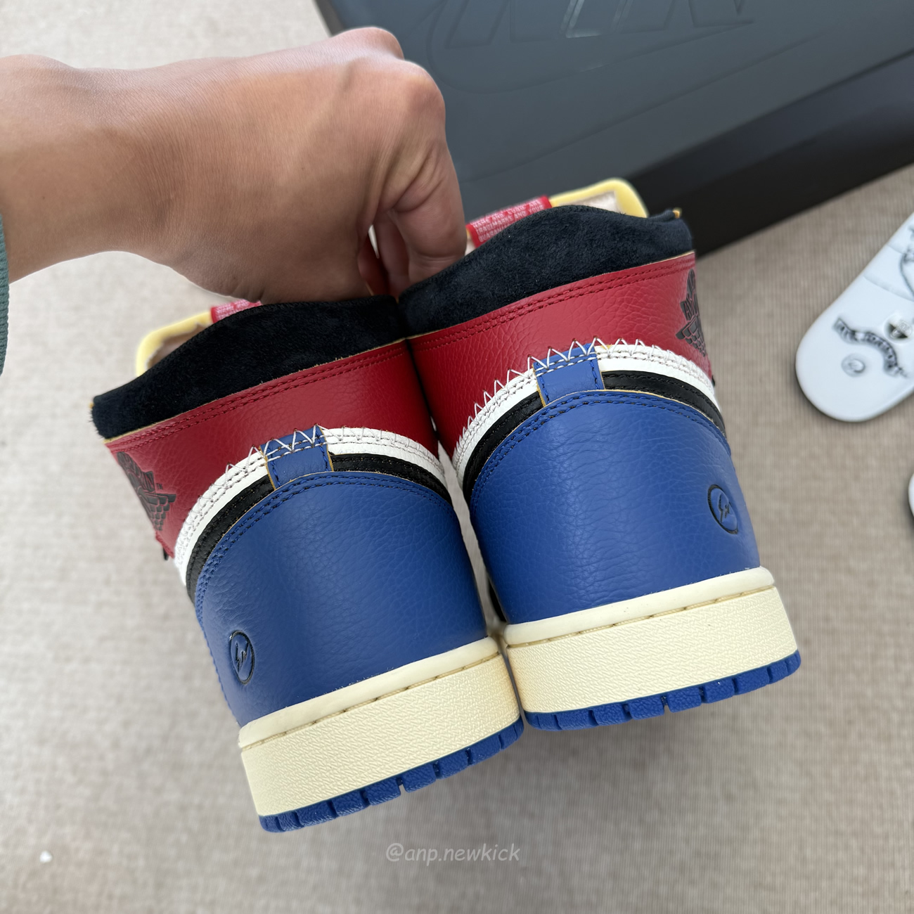 Air Jordan 1 Retro High Og Sp Fragment X Union La Varsity Red Sport Royal Io7847 002 (5) - www.newkick.org Air Jordan 1 Retro High Og Sp Fragment X Union La Varsity Red Sport Royal Io7847 002 (5) - www.newkick.org