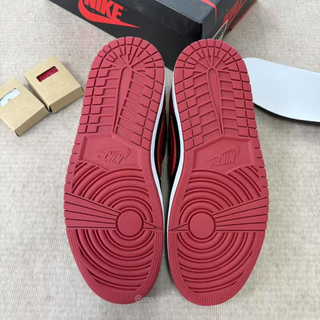 Air Jordan 1 Retro Low Og Banned Iw6276 001 (2) - www.newkick.org