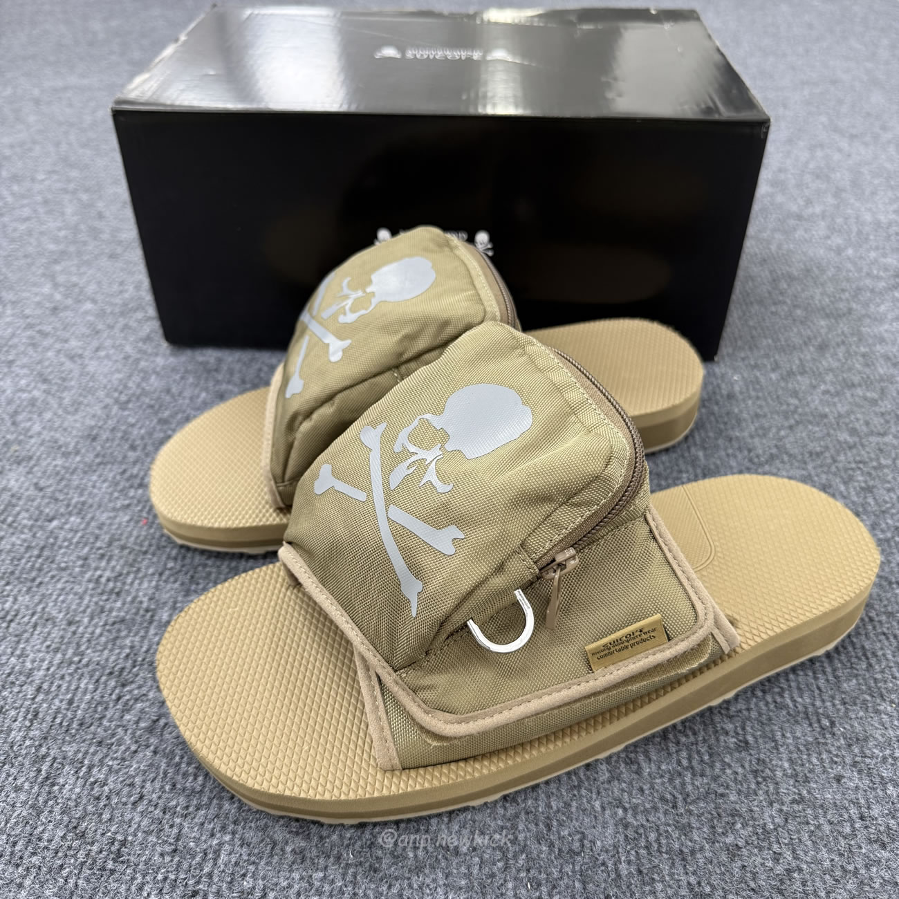 Suicoke X Mastermind Japan Reflective Sandals (9) - www.newkick.org Suicoke X Mastermind Japan Reflective Sandals (9) - www.newkick.org