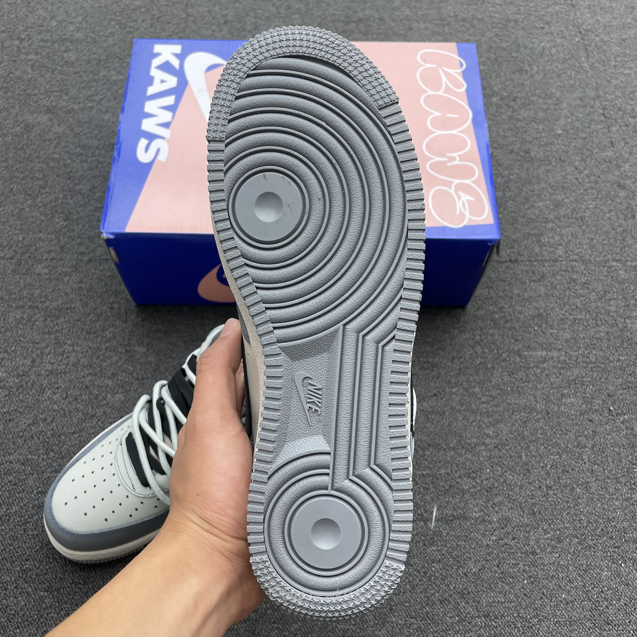 Nike Kaws X Air Force 1 Low Grey Royal Ks6869 333 (7) - www.newkick.org Nike Kaws X Air Force 1 Low Grey Royal Ks6869 333 (7) - www.newkick.org