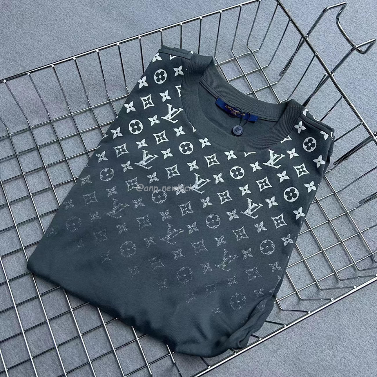 Louis Vuitton Lv Gradient Cotton T Shirt (3) - www.newkick.org Louis Vuitton Lv Gradient Cotton T Shirt (3) - www.newkick.org