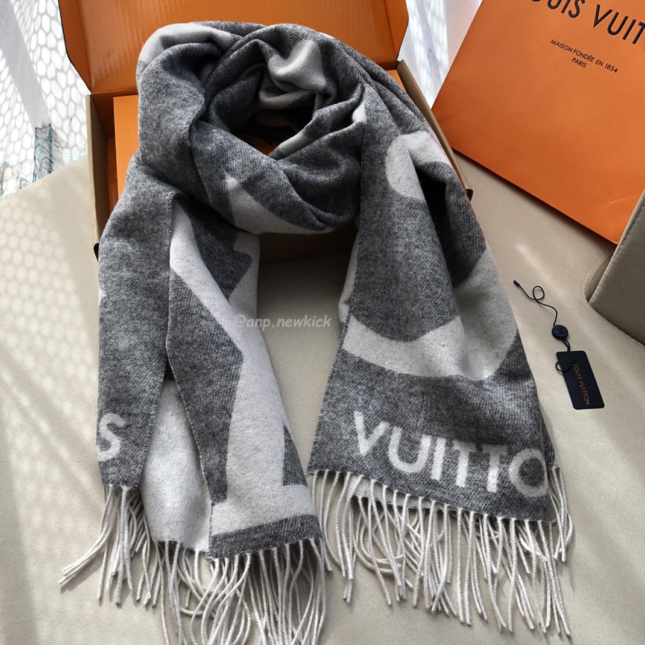 Louis Vuitton Lv Reykjavik Scarf 75x185cm (2) - www.newkick.org