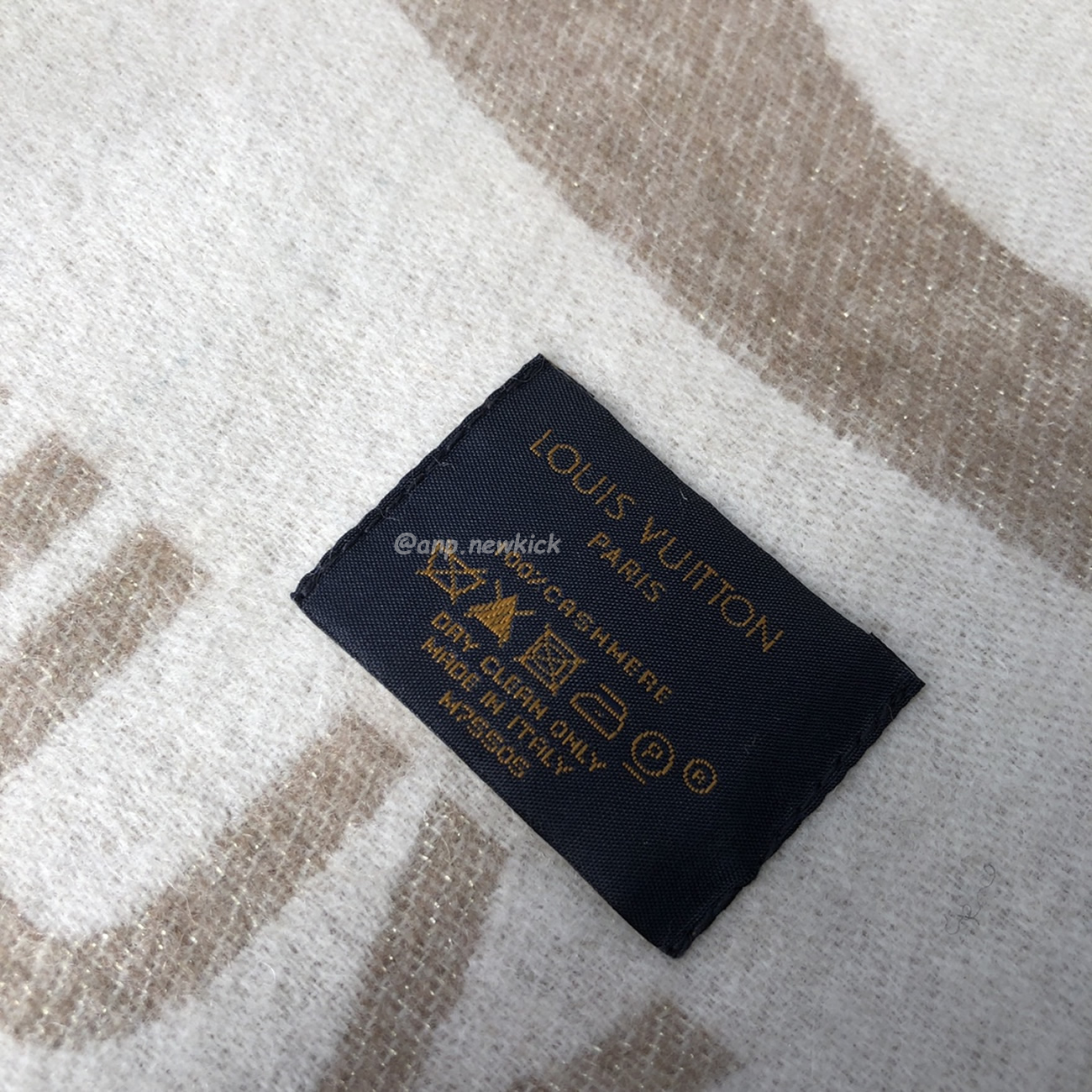 Louis Vuitton Lv Reykjavik Scarf 75x185cm (5) - www.newkick.org