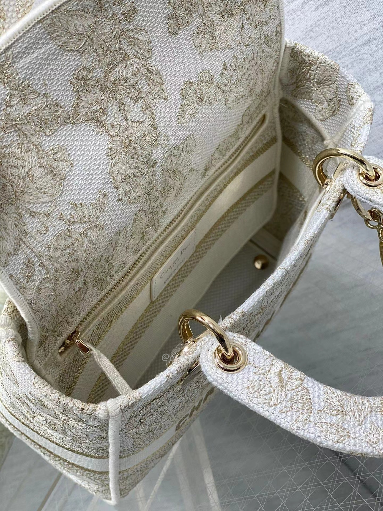 Dior Medium Size Lady D Lite Butterfly Around The World Embroidery Handbag (11) - www.newkick.org Dior Medium Size Lady D Lite Butterfly Around The World Embroidery Handbag (11) - www.newkick.org