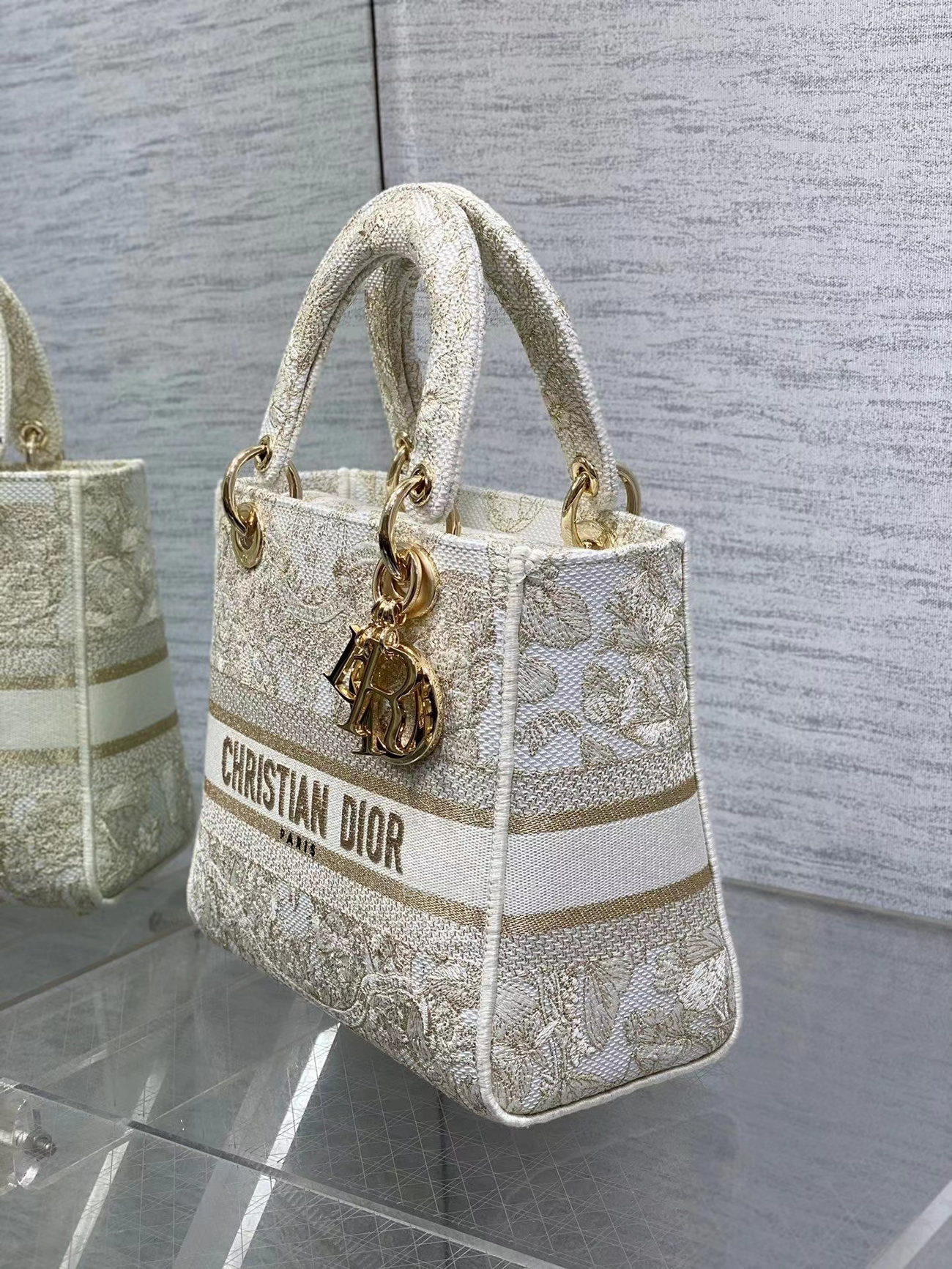 Dior Medium Size Lady D Lite Butterfly Around The World Embroidery Handbag (5) - www.newkick.org Dior Medium Size Lady D Lite Butterfly Around The World Embroidery Handbag (5) - www.newkick.org
