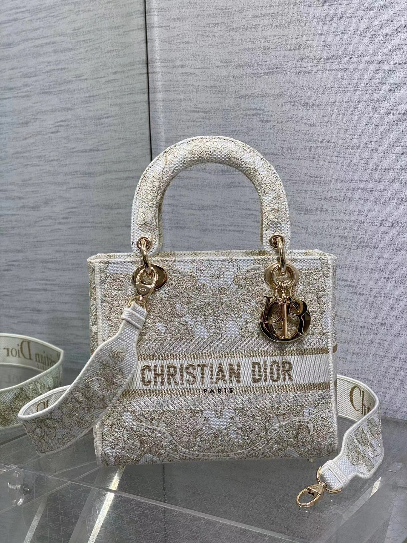 Dior Medium Size Lady D Lite Butterfly Around The World Embroidery Handbag (6) - www.newkick.org Dior Medium Size Lady D Lite Butterfly Around The World Embroidery Handbag (6) - www.newkick.org