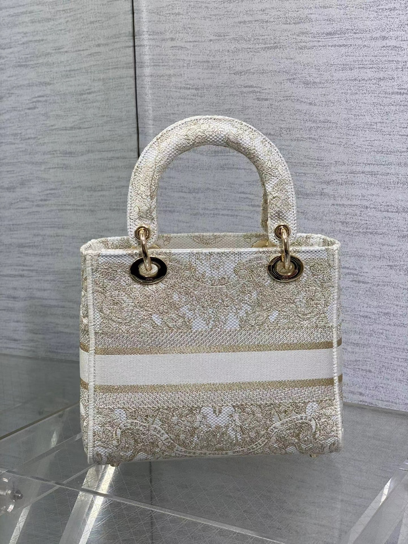 Dior Medium Size Lady D Lite Butterfly Around The World Embroidery Handbag (9) - www.newkick.org Dior Medium Size Lady D Lite Butterfly Around The World Embroidery Handbag (9) - www.newkick.org
