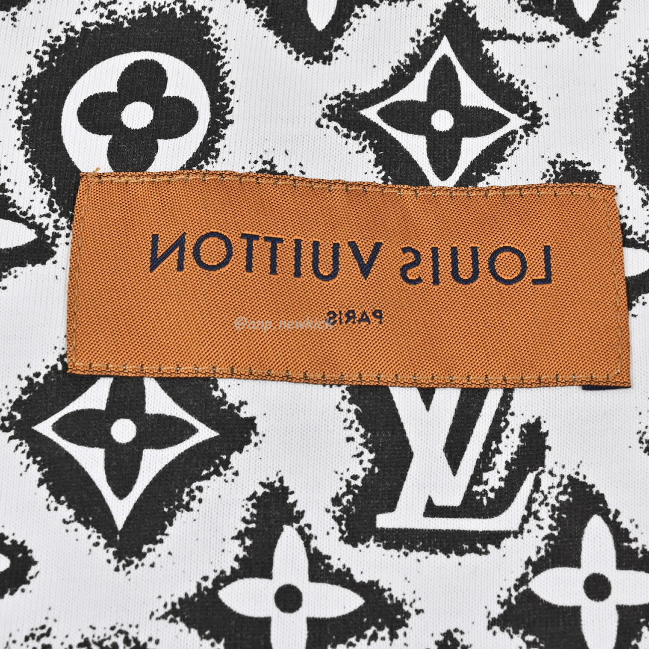 Louis Vuitton Full Print Presbyopia Logo Round Neck Short Sleeved T Shirt (5) - www.newkick.org Louis Vuitton Full Print Presbyopia Logo Round Neck Short Sleeved T Shirt (5) - www.newkick.org