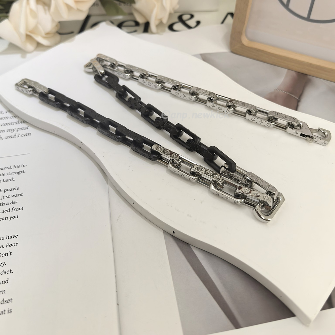 Louis Vuitton Monogram Chain Necklace M00677 (11) - www.newkick.org Louis Vuitton Monogram Chain Necklace M00677 (11) - www.newkick.org