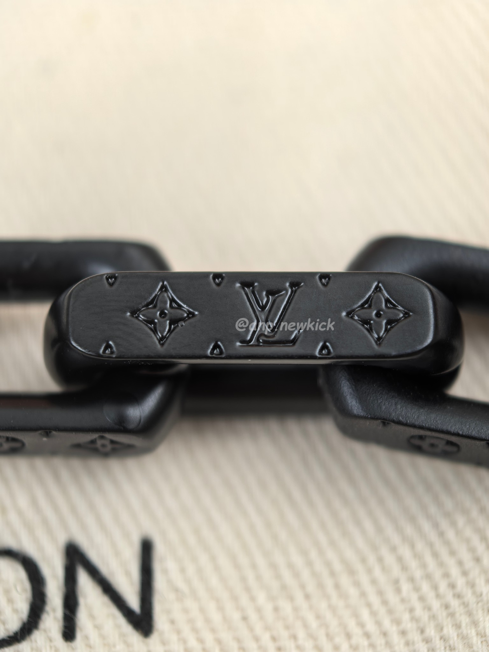 Louis Vuitton Monogram Chain Necklace M00677 (5) - www.newkick.org Louis Vuitton Monogram Chain Necklace M00677 (5) - www.newkick.org