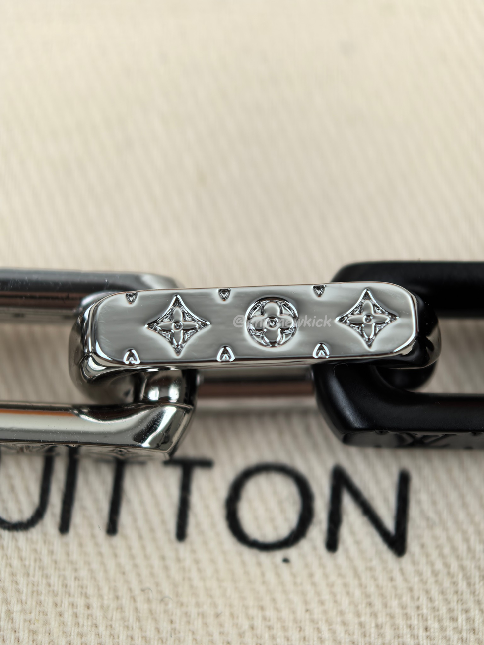 Louis Vuitton Monogram Chain Necklace M00677 (7) - www.newkick.org Louis Vuitton Monogram Chain Necklace M00677 (7) - www.newkick.org