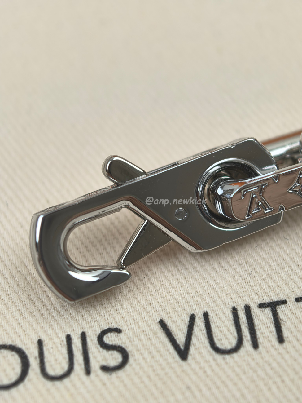 Louis Vuitton Monogram Chain Necklace M00677 (8) - www.newkick.org Louis Vuitton Monogram Chain Necklace M00677 (8) - www.newkick.org