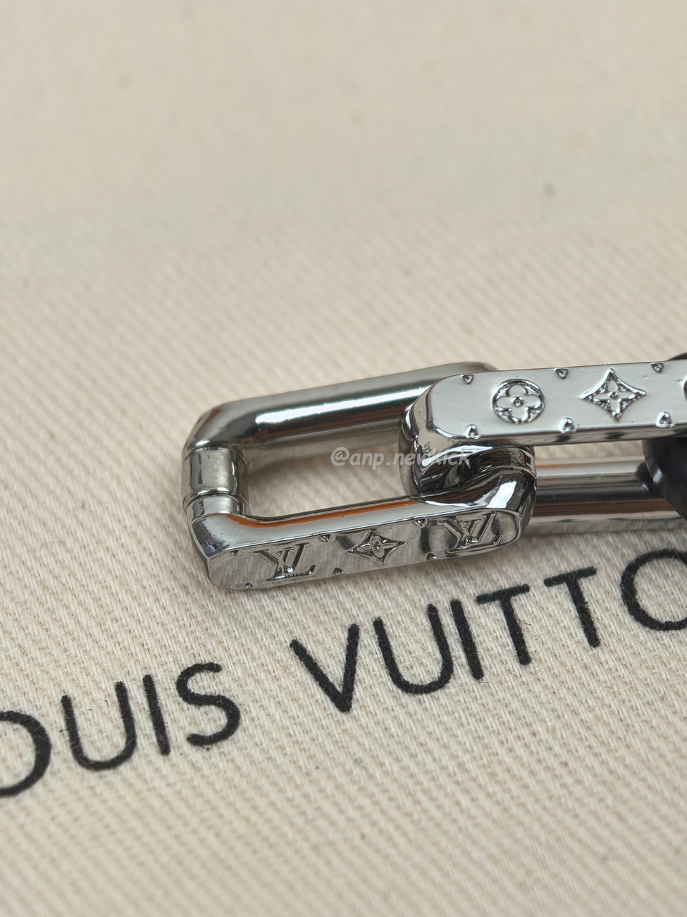 Louis Vuitton Monogram Chain Necklace M00677 (9) - www.newkick.org Louis Vuitton Monogram Chain Necklace M00677 (9) - www.newkick.org