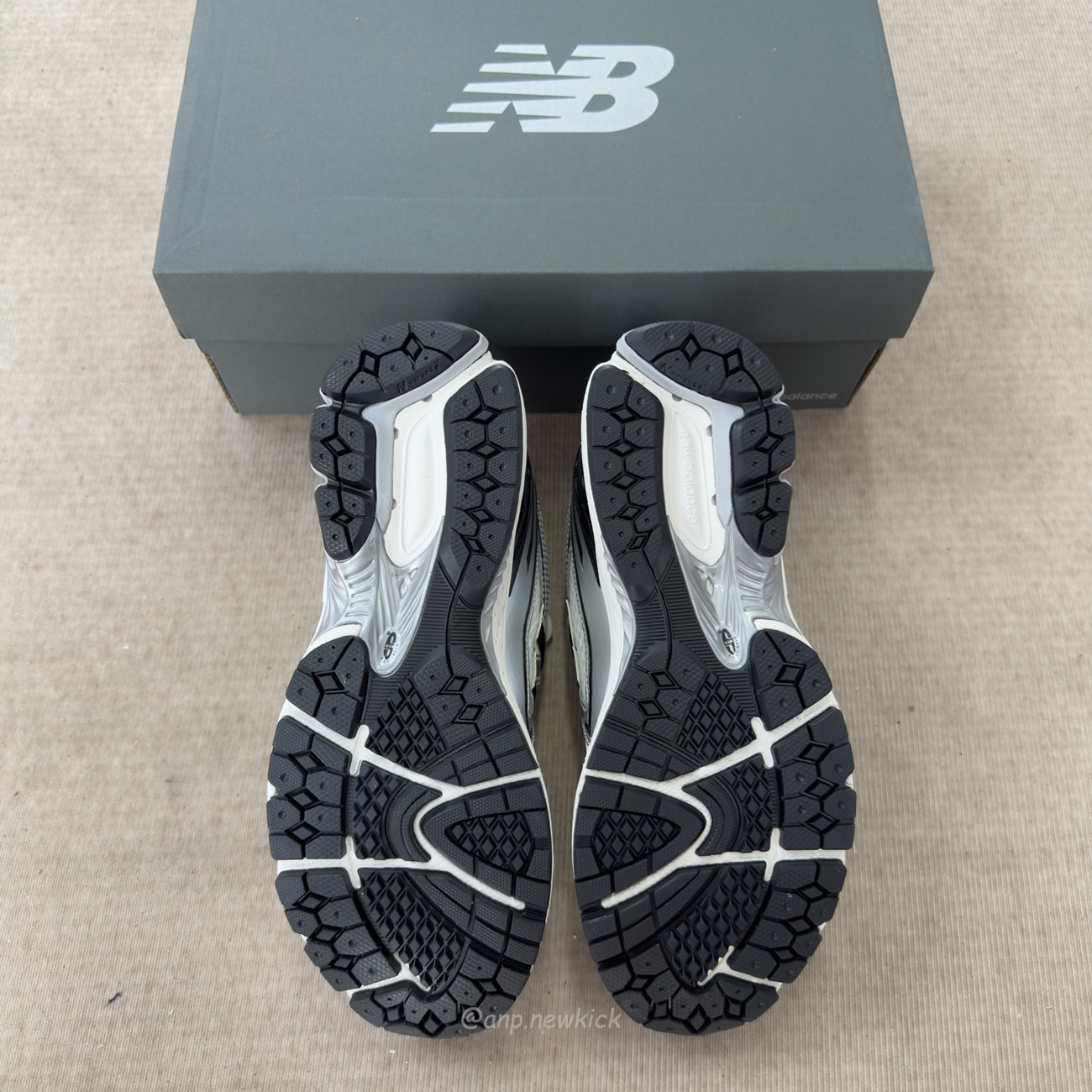 New Balance 1906r Silver Black M1906rer (4) - www.newkick.org New Balance 1906r Silver Black M1906rer (4) - www.newkick.org