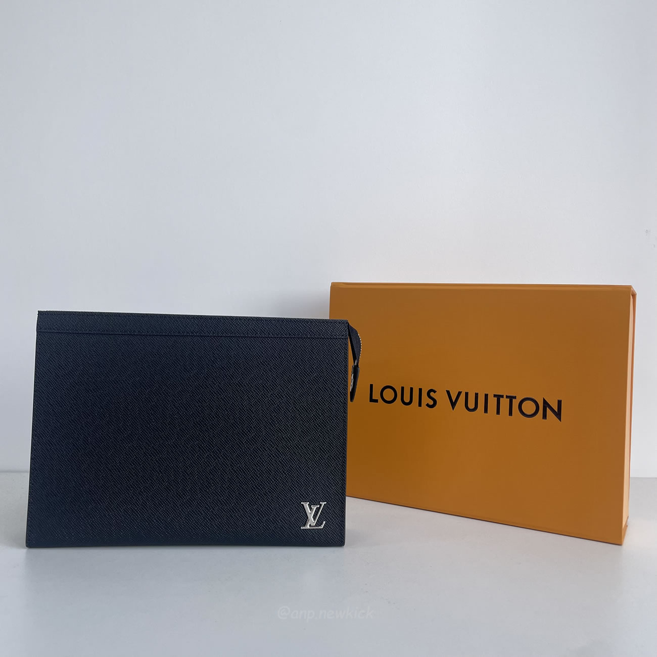 Louis Vuitton Pochette Voyage M30450 (10) - www.newkick.org