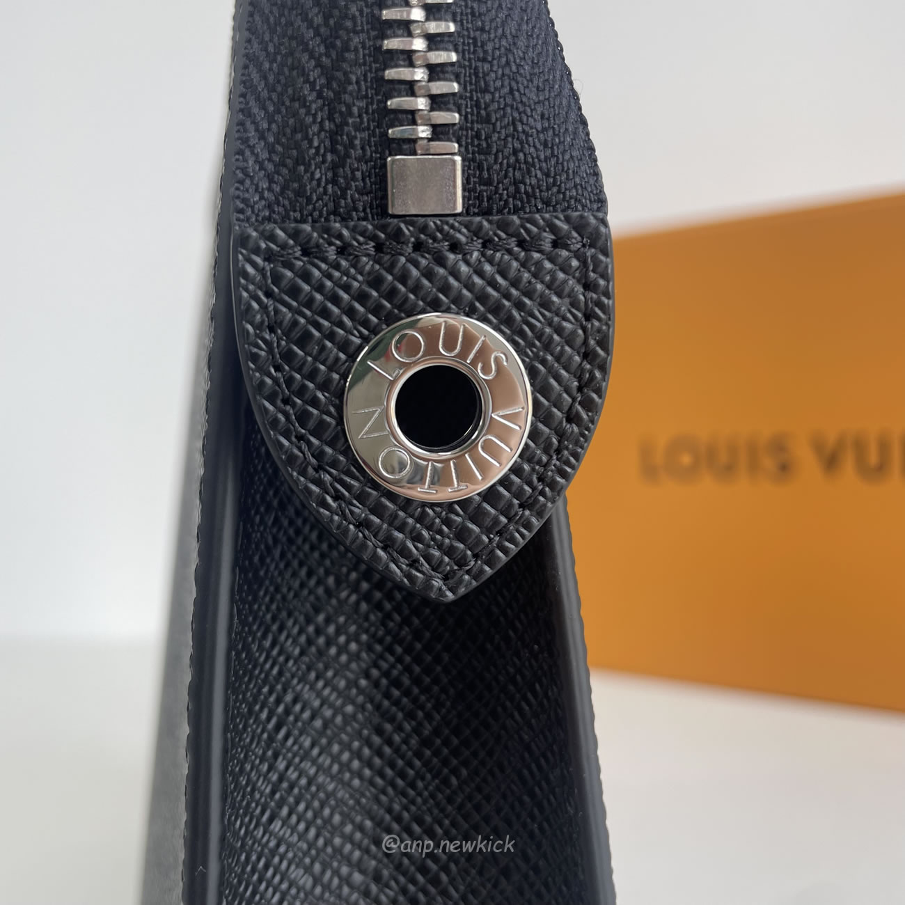 Louis Vuitton Pochette Voyage M30450 (3) - www.newkick.org