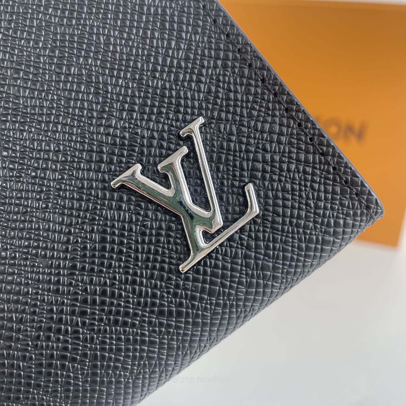Louis Vuitton Pochette Voyage M30450 (6) - www.newkick.org