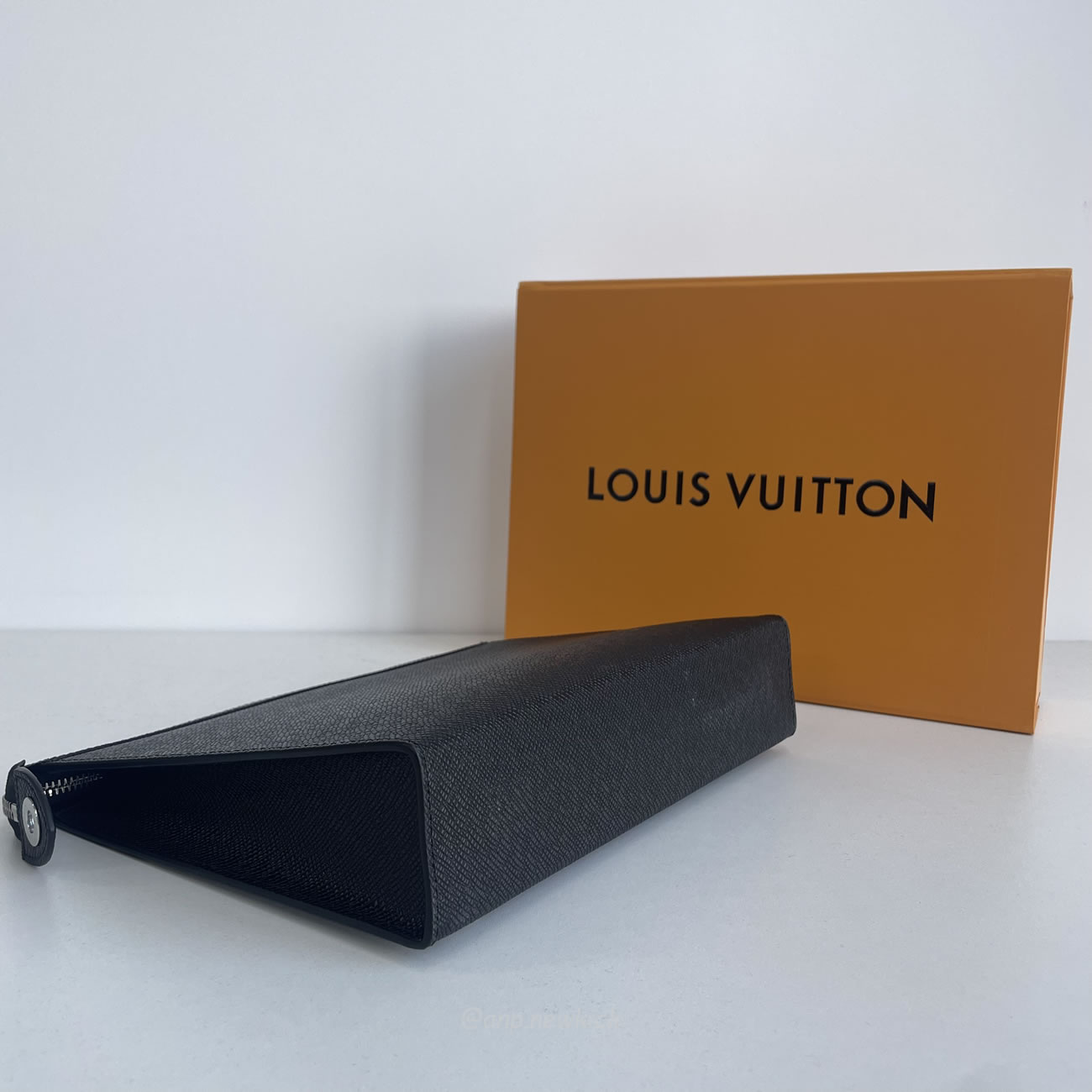 Louis Vuitton Pochette Voyage M30450 (8) - www.newkick.org