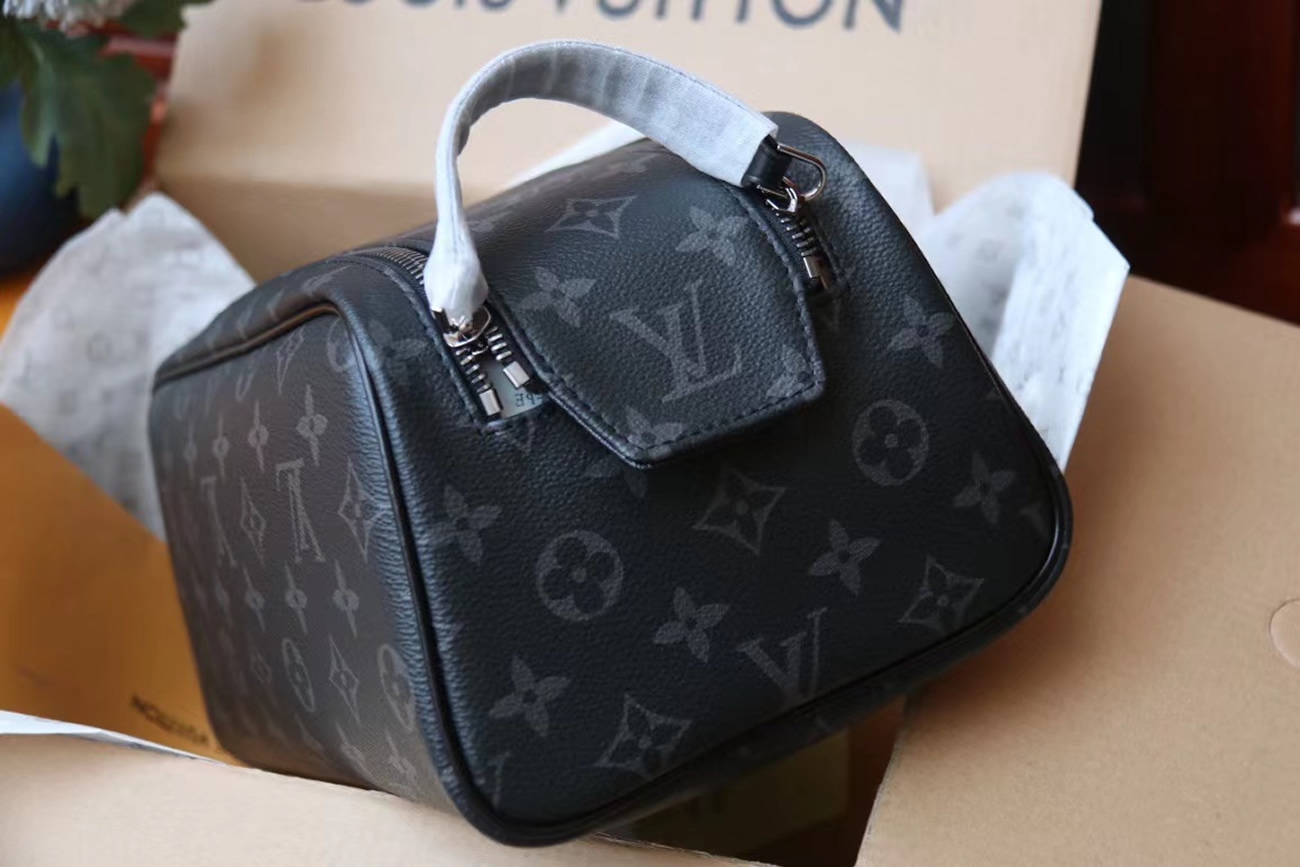 Louis Vuitton Dopp Kit M46354 (7) - www.newkick.org Louis Vuitton Dopp Kit M46354 (7) - www.newkick.org