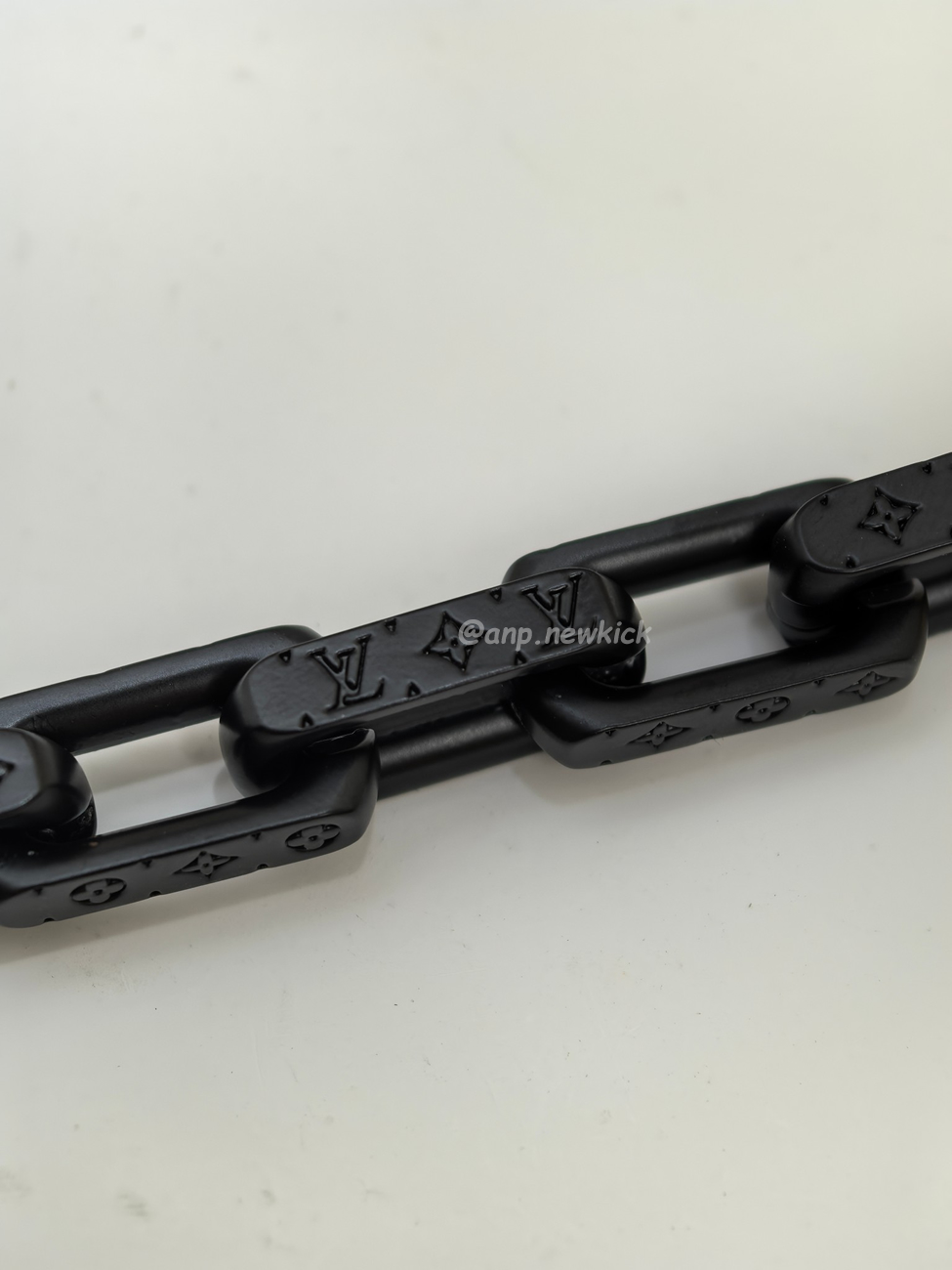 Louis Vuitton Chain Bracelet Engraved Monogram Colors Black Gold Multicolor M68242 (5) - www.newkick.org Louis Vuitton Chain Bracelet Engraved Monogram Colors Black Gold Multicolor M68242 (5) - www.newkick.org