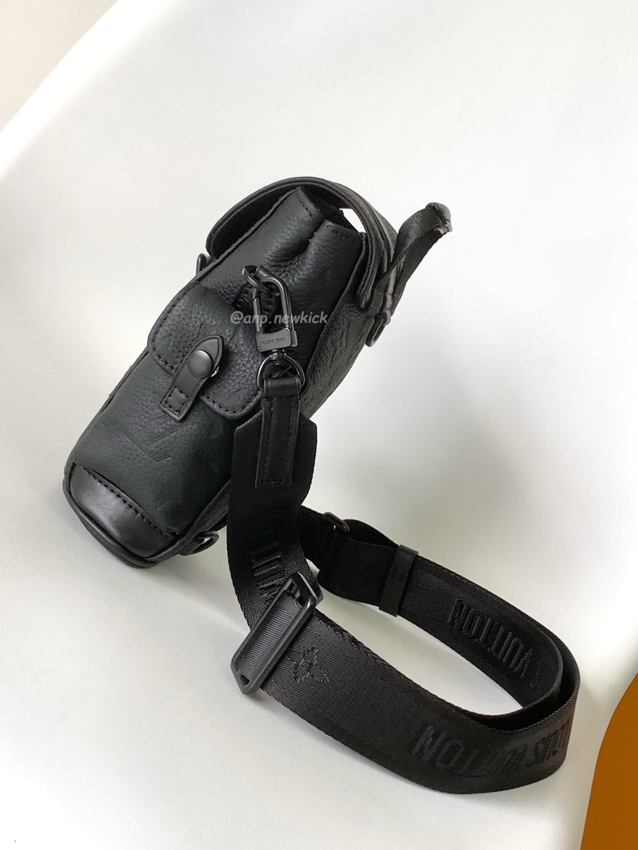 Louis Vuitton Nano Christopher M83164 (10) - www.newkick.org Louis Vuitton Nano Christopher M83164 (10) - www.newkick.org