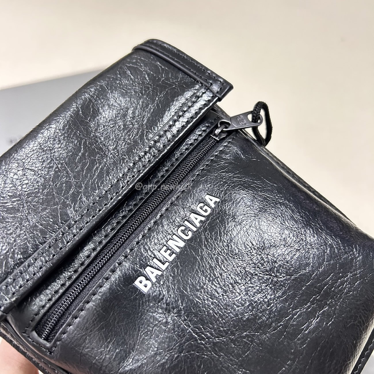 Balenciaga Explorer Arena Cracked Leather Messenger Bag Black (10) - www.newkick.org Balenciaga Explorer Arena Cracked Leather Messenger Bag Black (10) - www.newkick.org