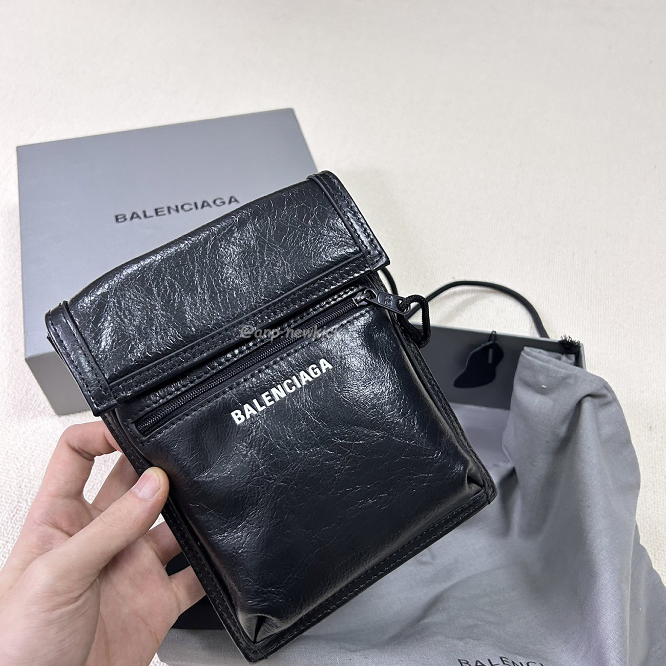 Balenciaga Explorer Arena Cracked Leather Messenger Bag Black (13) - www.newkick.org Balenciaga Explorer Arena Cracked Leather Messenger Bag Black (13) - www.newkick.org