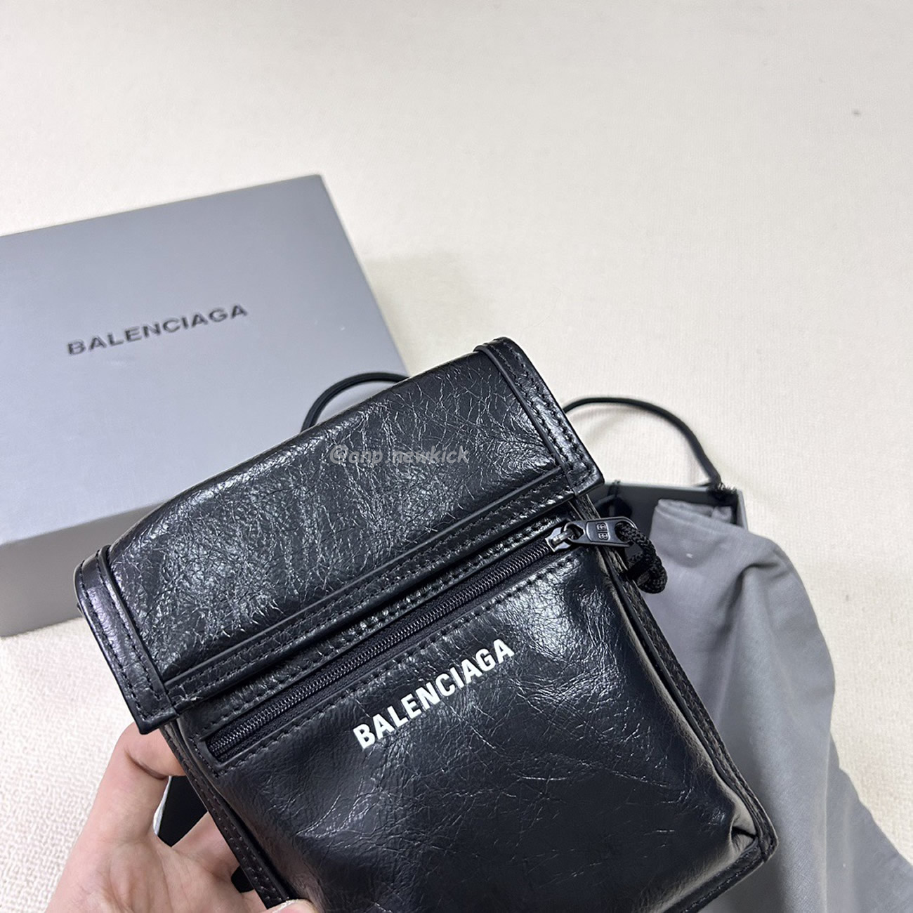 Balenciaga Explorer Arena Cracked Leather Messenger Bag Black (17) - www.newkick.org Balenciaga Explorer Arena Cracked Leather Messenger Bag Black (17) - www.newkick.org