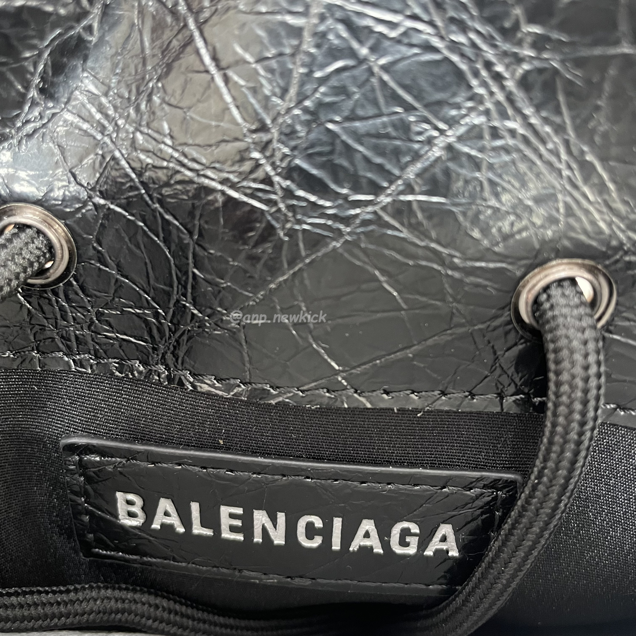 Balenciaga Explorer Arena Cracked Leather Messenger Bag Black (3) - www.newkick.org Balenciaga Explorer Arena Cracked Leather Messenger Bag Black (3) - www.newkick.org