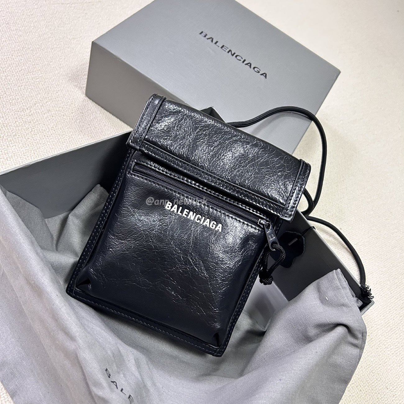 Balenciaga Explorer Arena Cracked Leather Messenger Bag Black (4) - www.newkick.org Balenciaga Explorer Arena Cracked Leather Messenger Bag Black (4) - www.newkick.org