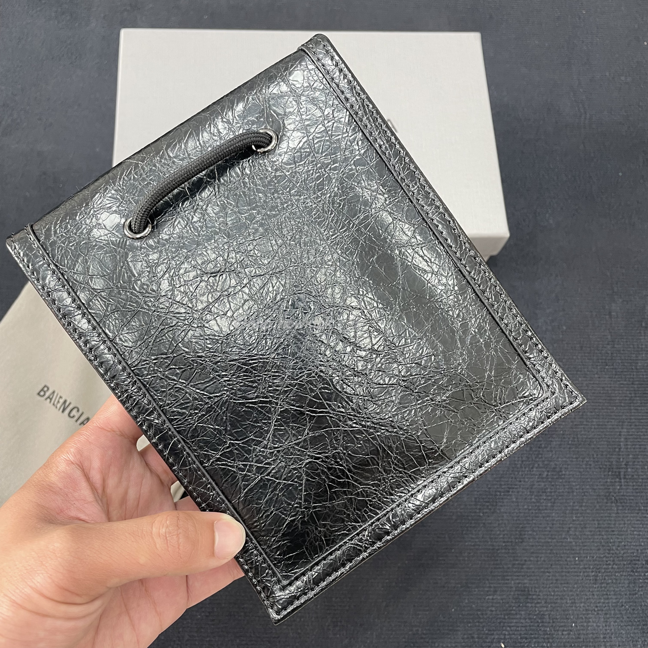 Balenciaga Explorer Arena Cracked Leather Messenger Bag Black (5) - www.newkick.org Balenciaga Explorer Arena Cracked Leather Messenger Bag Black (5) - www.newkick.org