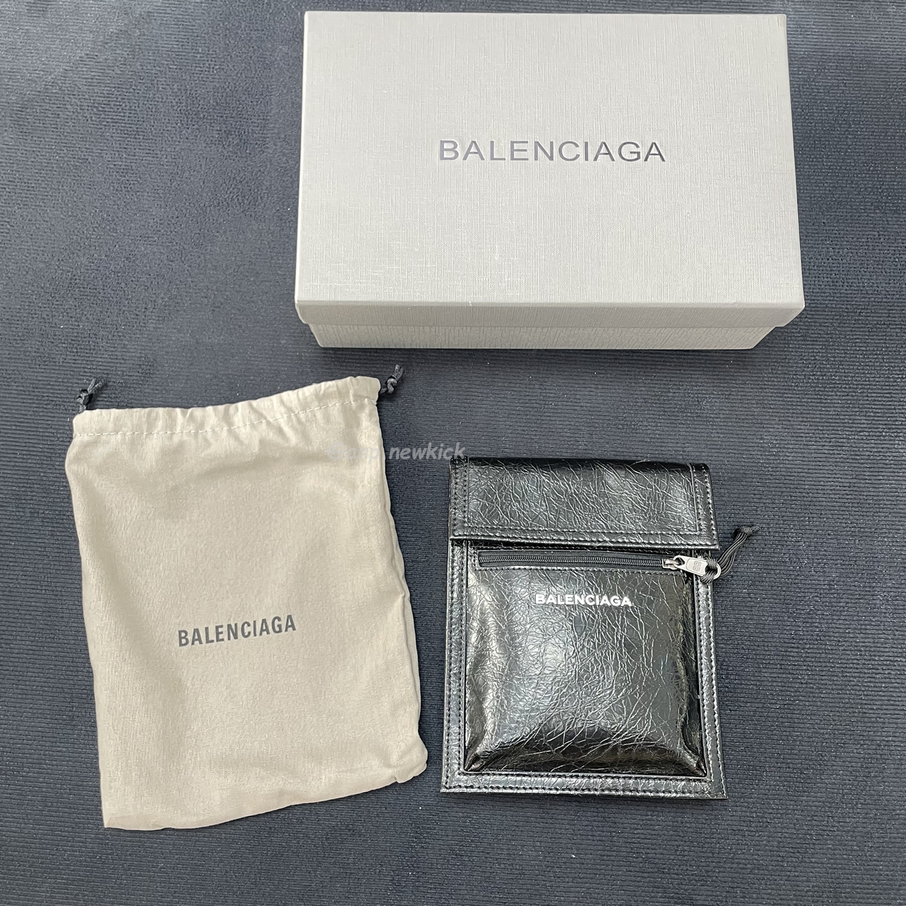 Balenciaga Explorer Arena Cracked Leather Messenger Bag Black (9) - www.newkick.org Balenciaga Explorer Arena Cracked Leather Messenger Bag Black (9) - www.newkick.org