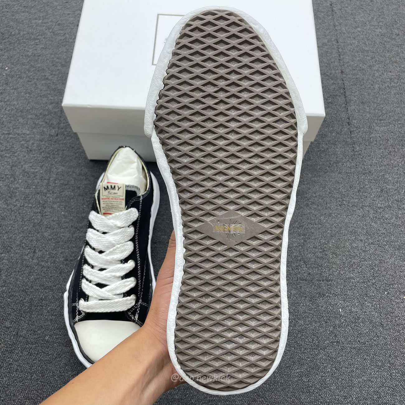 Maison Mihara Yasuhiro Hank Low Top Sneakers Black (12) - www.newkick.org