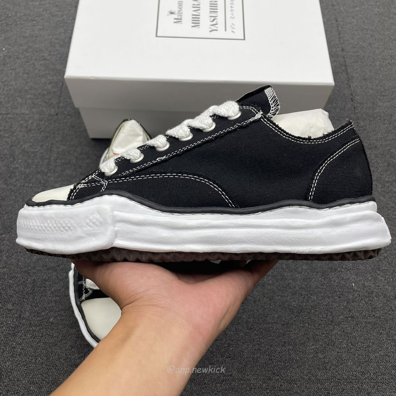 Maison Mihara Yasuhiro Hank Low Top Sneakers Black (15) - www.newkick.org