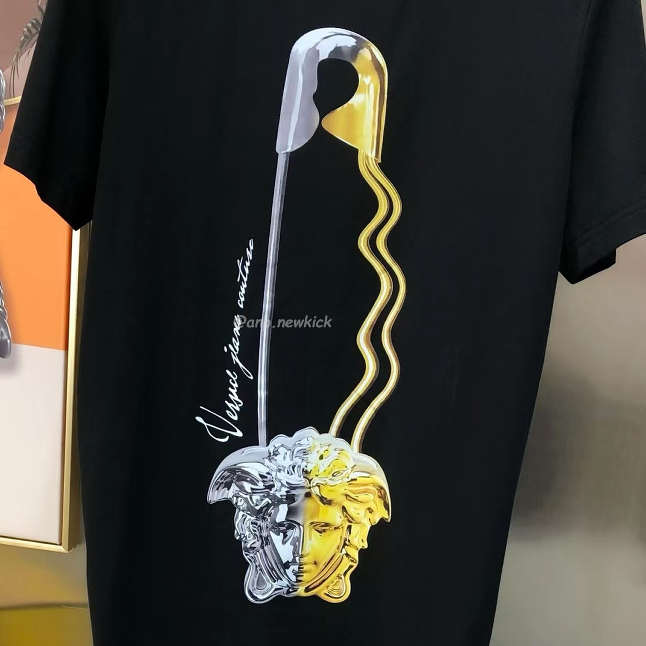 Versace Pattern Medusa Logo Printed Cotton T Shirt (7) - www.newkick.org Versace Pattern Medusa Logo Printed Cotton T Shirt (7) - www.newkick.org