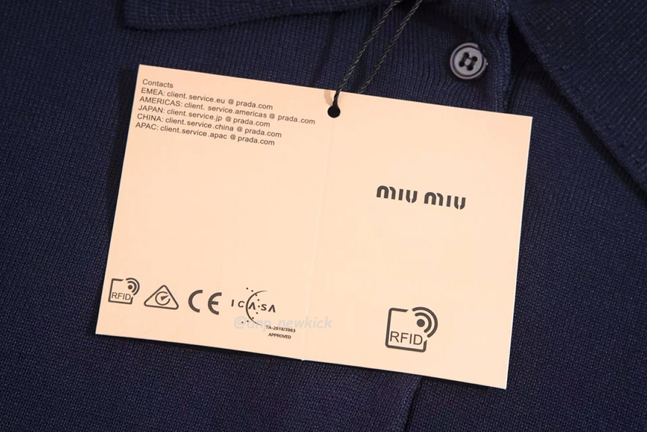 Miu Miu Logo Embroidery Polo Top In Navy (5) - www.newkick.vip Miu Miu Logo Embroidery Polo Top In Navy (5) - www.newkick.vip
