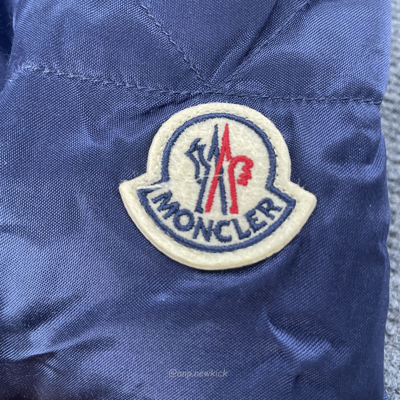Moncler Dives Down Bomber Jacket (2) - www.newkick.org Moncler Dives Down Bomber Jacket (2) - www.newkick.org