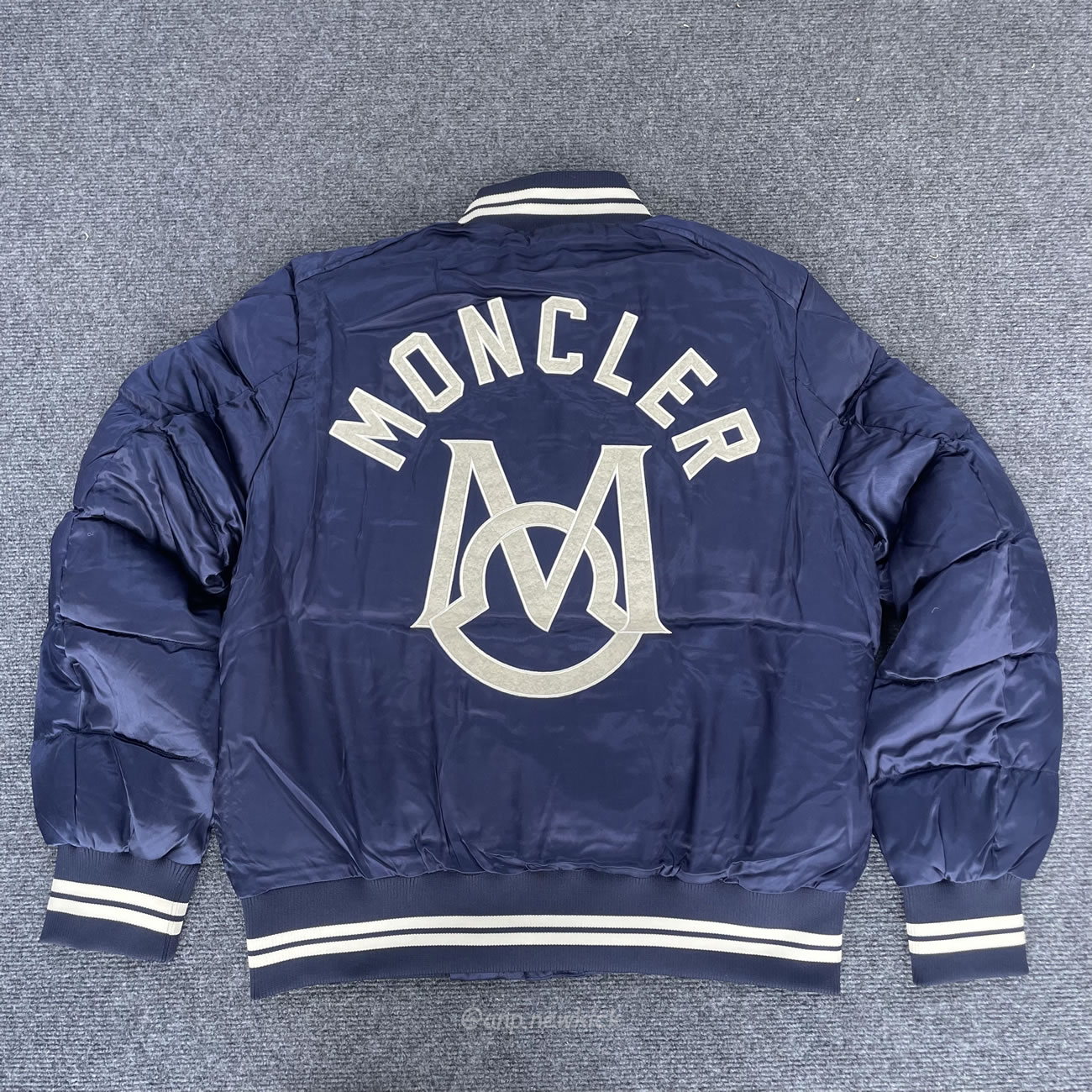 Moncler Dives Down Bomber Jacket (3) - www.newkick.org Moncler Dives Down Bomber Jacket (3) - www.newkick.org