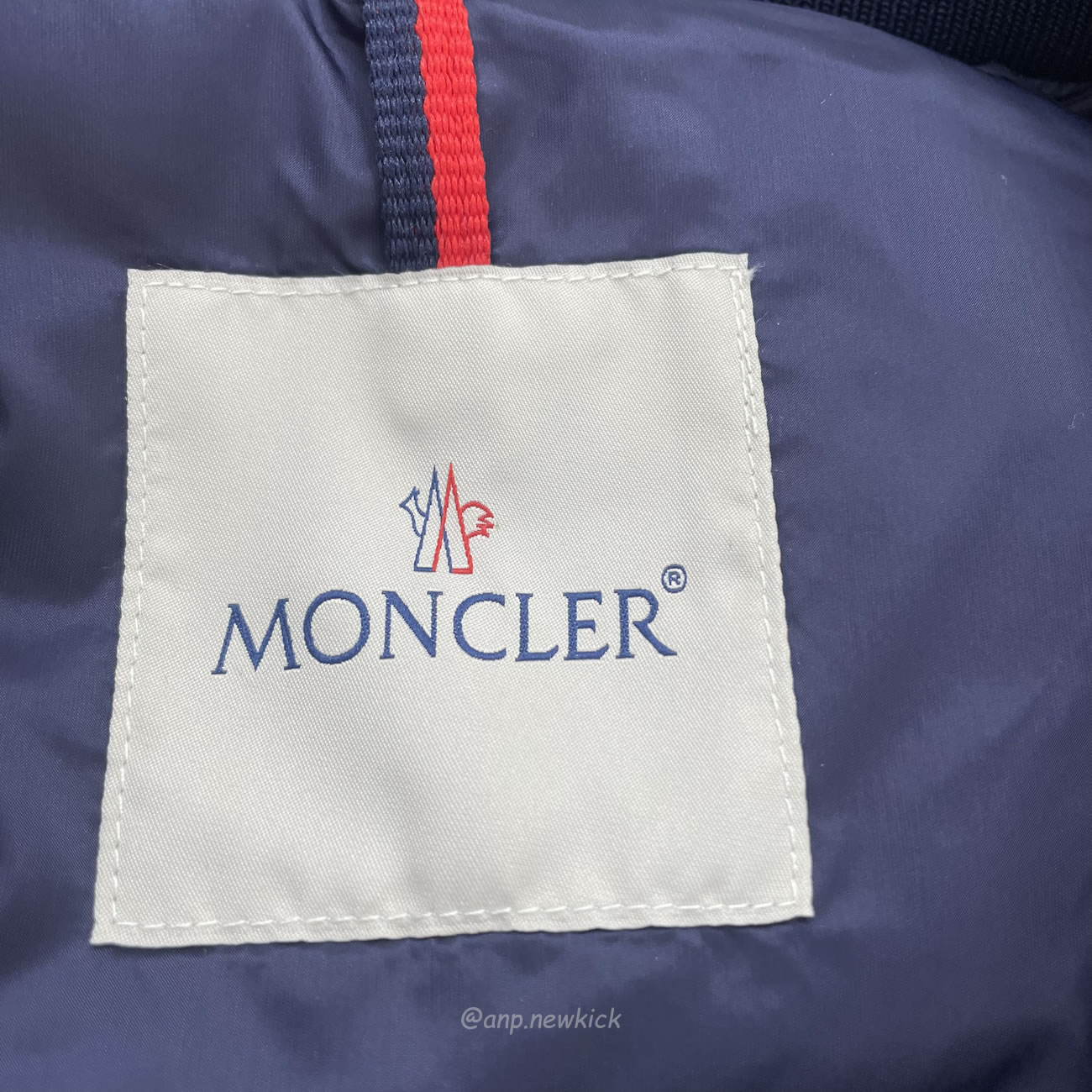 Moncler Dives Down Bomber Jacket (4) - www.newkick.org Moncler Dives Down Bomber Jacket (4) - www.newkick.org
