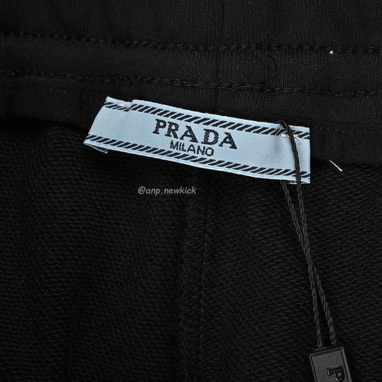 Prada Triangle Letter Logo Printed Shorts (3) - www.newkick.org Prada Triangle Letter Logo Printed Shorts (3) - www.newkick.org