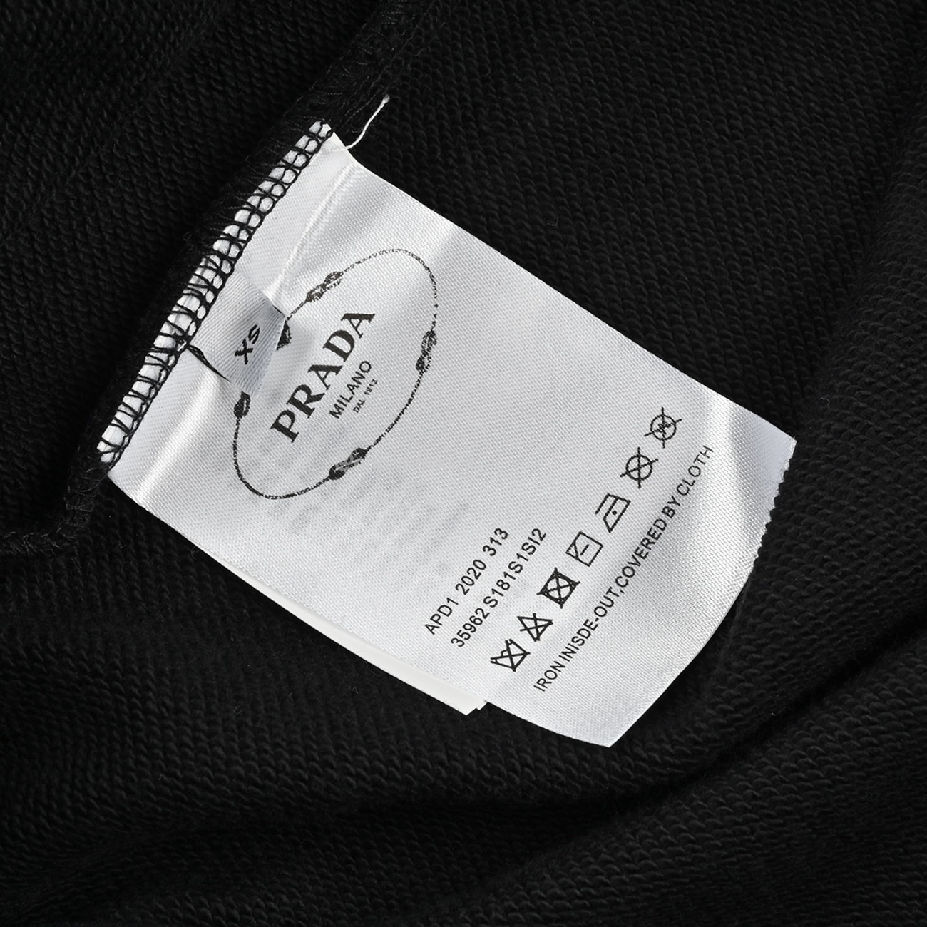 Prada Triangle Letter Logo Printed Shorts (7) - www.newkick.org Prada Triangle Letter Logo Printed Shorts (7) - www.newkick.org